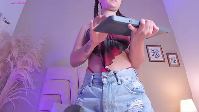 Amelia Saenz  online show from February 2026 07:22:01 PM