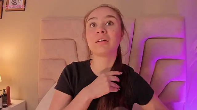 Amelia Saenz  online show from February 2026 11:45:01 AM