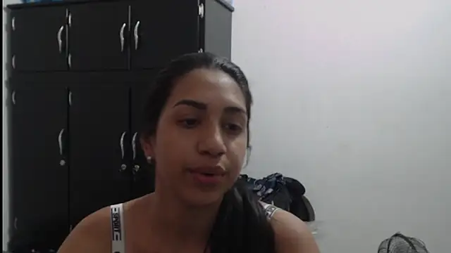 Snapshot of emiliz-queen chatting on July 2026 05:10:01 PM emiliz-queen online show from July 2026 05:10:01 PM