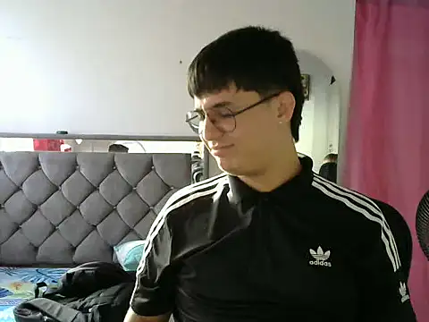 Snapshot of ken_wolflover chatting on December 2025 09:20:02 PM ken wolflover online show from December 2025 09:20:02 PM