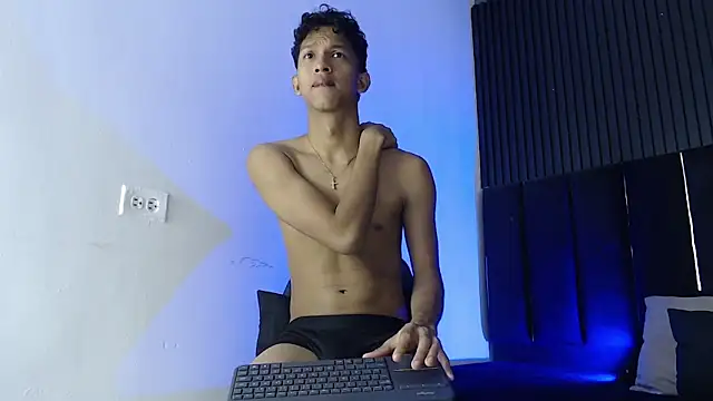 SmoothAlpha  online show from March 2026 03:17:01 PM