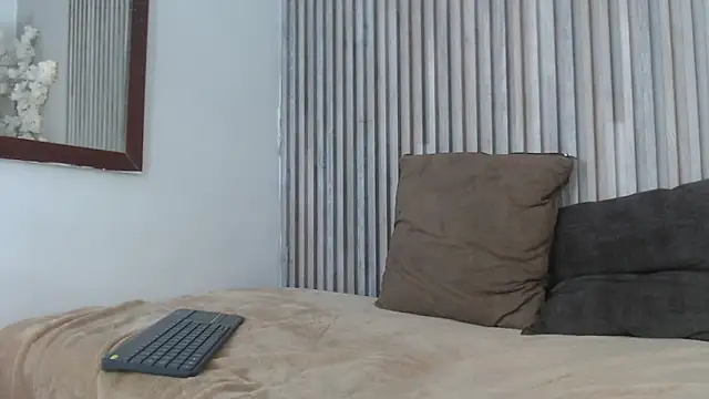 SmoothAlpha  online show from January 2026 06:11:01 PM