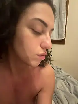 Snapshot of CoquineCharmeuse chatting on February 2026 08:53:02 PM CoquineCharmeuse online show from February 2026 08:53:02 PM