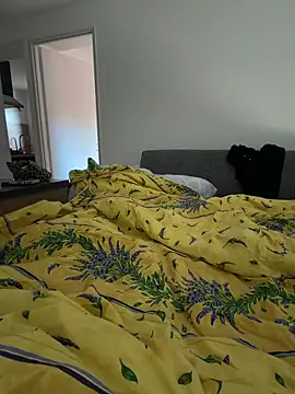 CoquineCharmeuse online show from April 2026 04:09:01 PM