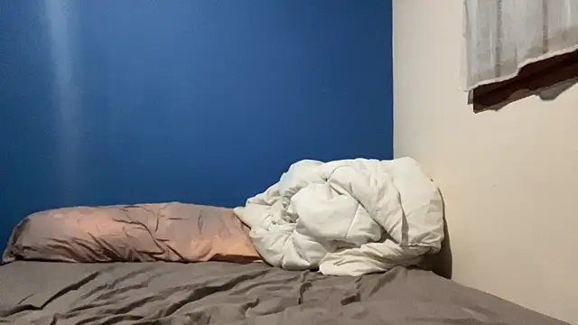 Snapshot of CoquineCharmeuse chatting on December 2025 04:00:01 PM CoquineCharmeuse online show from December 2025 04:00:01 PM