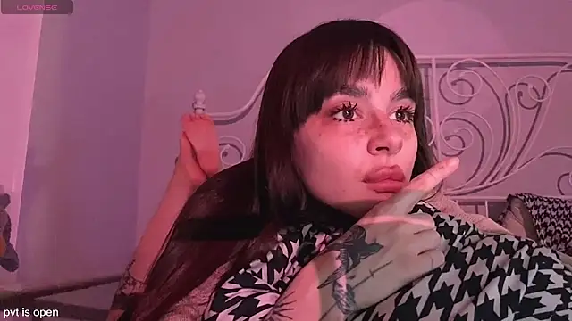 Snapshot of xx_lily chatting on December 2025 12:49:01 AM xx lily online show from December 2025 12:49:01 AM