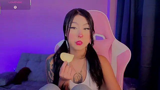 Snapshot of sharonbone chatting on June 2026 11:54:01 PM sharonbone online show from June 2026 11:54:01 PM