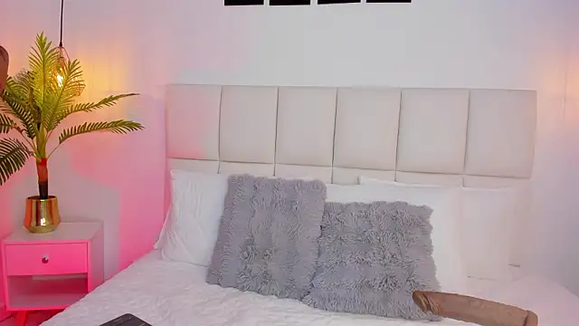  Stephany lee online show from February 2026 05:25:01 AM