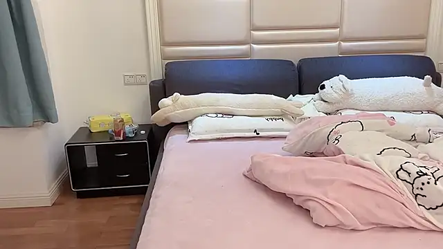 xiaoxia999 online show from January 2026 01:06:01 PM