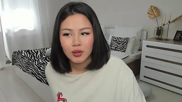 Brunette Charm online show from March 2026 11:16:02 AM