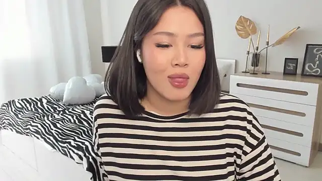 Brunette Charm online show from March 2026 11:15:01 AM