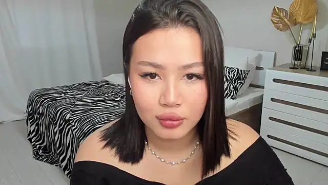 Brunette Charm online show from April 2026 11:17:01 AM