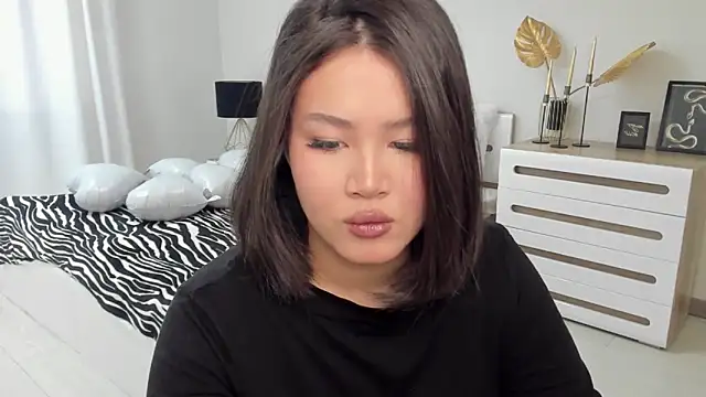 Brunette Charm online show from March 2026 11:24:01 AM