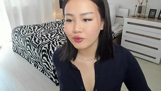 Brunette Charm online show from April 2026 11:06:02 AM