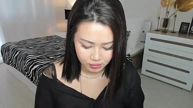 Brunette Charm online show from May 2026 11:22:02 AM