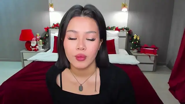 Snapshot of Brunette_Charm chatting on December 2025 06:24:01 PM Brunette Charm online show from December 2025 06:24:01 PM