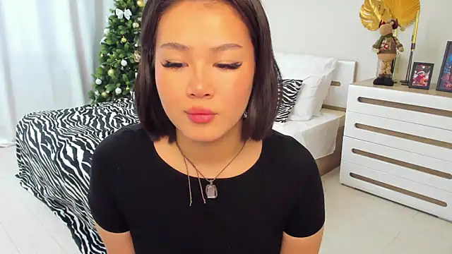 Brunette Charm online show from December 2025 11:14:01 AM