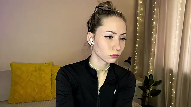 sun under skyy online show from February 2026 02:03:01 AM