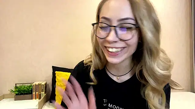 sun under skyy online show from December 2025 10:19:02 AM