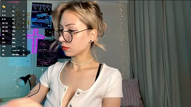 Snapshot of sun_under_skyy chatting on July 2026 04:30:02 AM sun under skyy online show from July 2026 04:30:02 AM