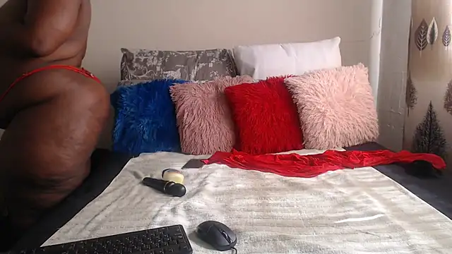Snapshot of Hugecurvyass3xx chatting on July 2026 09:43:01 AM Hugecurvyass3xx online show from July 2026 09:43:01 AM