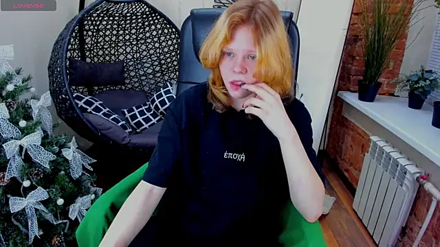 Soft Flame online show from December 2025 03:36:02 PM