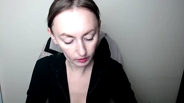 LiaSeass  online show from February 2026 12:49:02 PM