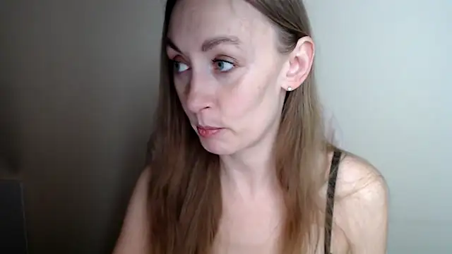 Snapshot of LiaSeass_ chatting on June 2026 11:43:01 AM LiaSeass online show from June 2026 11:43:01 AM