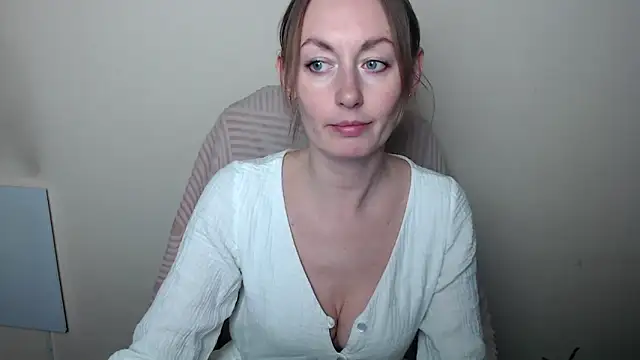 LiaSeass  online show from April 2026 12:17:01 PM