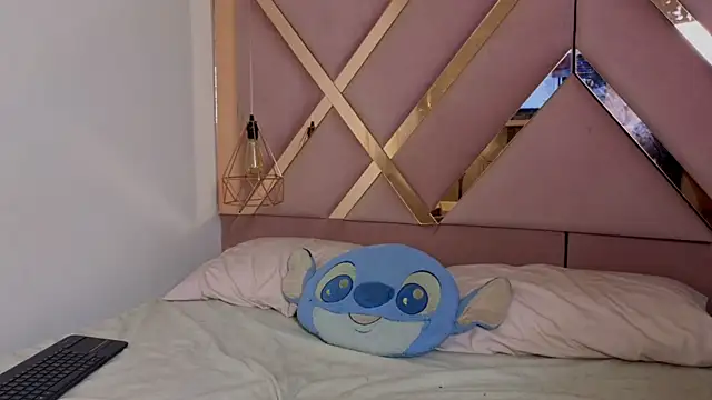 Stephanny Blush online show from April 2026 06:01:02 PM