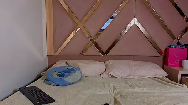 Stephanny Blush online show from March 2026 06:03:01 PM