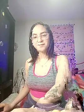 Snapshot of LunaVinxxen chatting on January 2026 01:22:01 AM LunaVinxxen online show from January 2026 01:22:01 AM