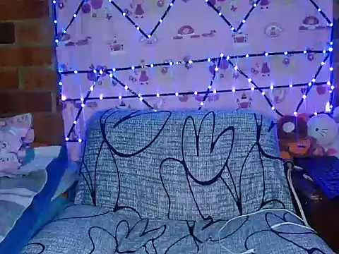 Snapshot of LunaVinxxen chatting on February 2026 04:45:02 AM LunaVinxxen online show from February 2026 04:45:02 AM