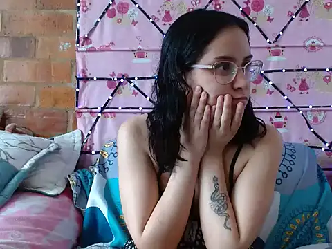 Snapshot of LunaVinxxen chatting on January 2026 07:12:01 PM LunaVinxxen online show from January 2026 07:12:01 PM