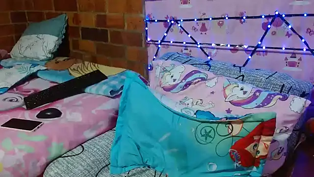 Snapshot of LunaVinxxen chatting on February 2026 04:34:02 AM LunaVinxxen online show from February 2026 04:34:02 AM