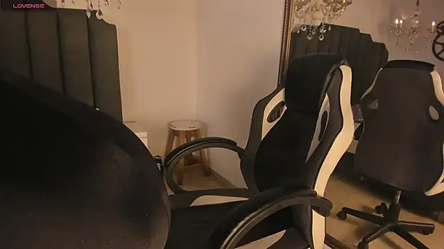 Lunara Vall online show from May 2026 07:57:01 PM