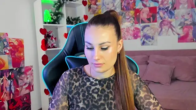 NoraFoxes online show from December 2025 03:39:02 PM