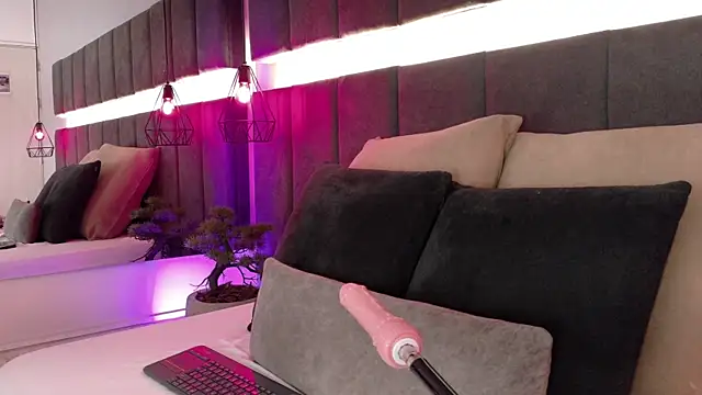 luna blannco online show from January 2026 02:35:02 PM