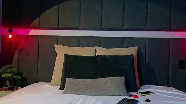 luna blannco online show from April 2026 02:20:01 PM