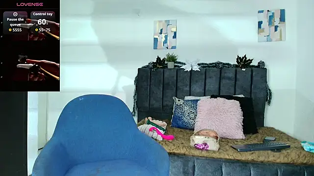 Laura hotmilf online show from December 2025 12:20:02 PM