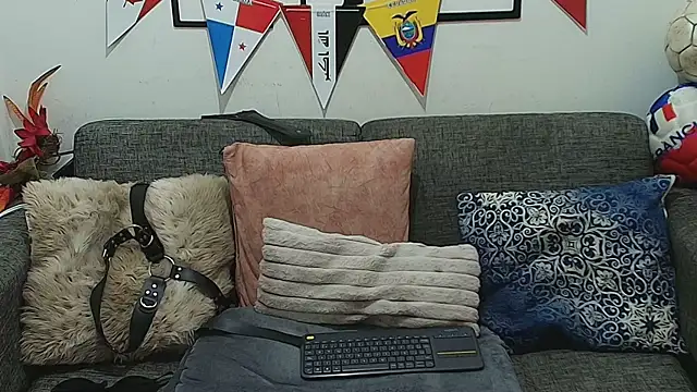 Snapshot of Laura_hotmilf chatting on July 2026 04:15:01 AM Laura hotmilf online show from July 2026 04:15:01 AM