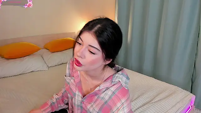Snapshot of LisaColee chatting on May 2026 08:40:02 PM LisaColee online show from May 2026 08:40:02 PM