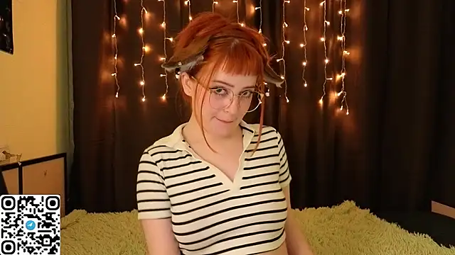 LittleFoxHole online show from February 2026 02:21:02 AM