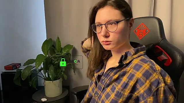 Snapshot of CloudLightt chatting on December 2025 11:36:01 AM CloudLightt online show from December 2025 11:36:01 AM