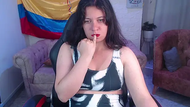 amanda rousee online show from June 2026 03:50:01 AM
