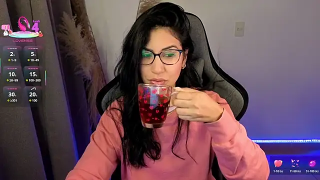 chloebum  online show from May 2026 10:57:01 AM