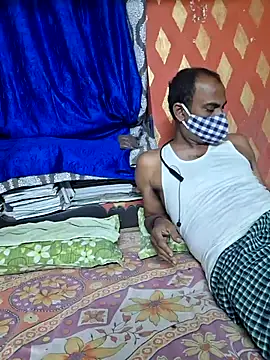 Snapshot of Mr-Mrs-couple chatting on December 2025 06:45:01 PM Mr-Mrs-couple online show from December 2025 06:45:01 PM