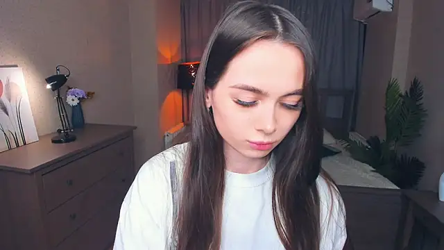 YvonneRobes online show from February 2026 07:22:01 PM