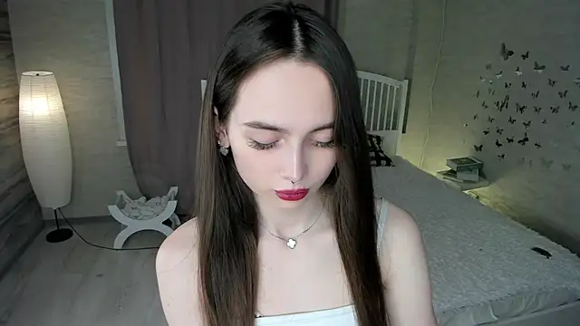 YvonneRobes online show from May 2026 07:20:02 PM