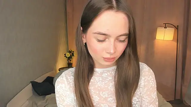 YvonneRobes online show from April 2026 08:15:01 PM